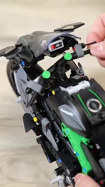 Video 1 de LEGO Technic Kawasaki Ninja H2R 42170 – 643 piezas