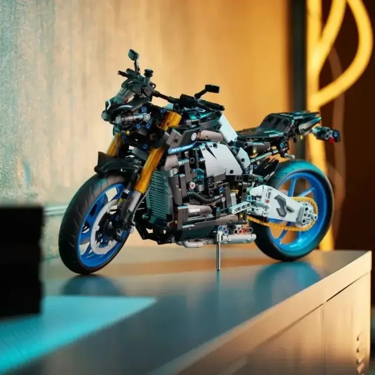 LEGO Technic Yamaha MT10  42159- 1478 piezas — foto 4