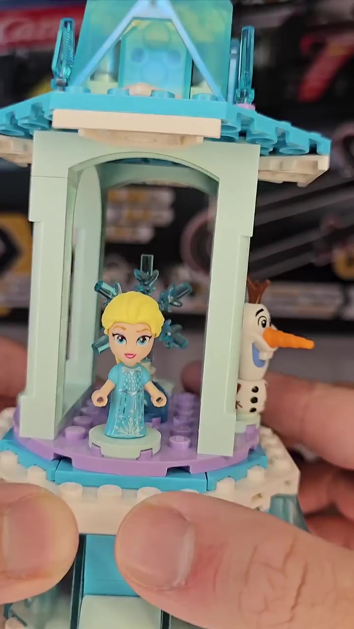 Video 1 de LEGO Disney Carrusel Mágico De Anna Y Elsa 43218- 175 piezas